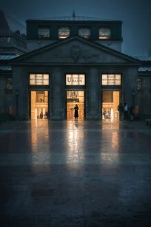 Photo art by Tillmann Konrad: silhouette at Wittenbergplatz in warm twilight light