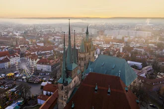Sunrise over the Erfurt Christmas market with soft colors and a winter atmosphere