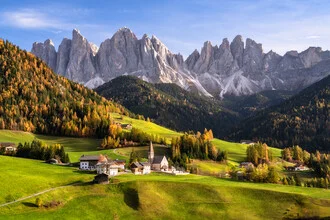 Photo art by Achim Thomae: autumn landscape in Val di Funes with larches and Geisler Peaks