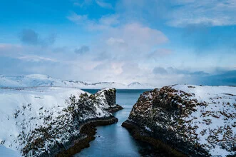 Fotokunst von J. Daniel Hunger: eisige Landschaft mit schneebedecktem Terrain