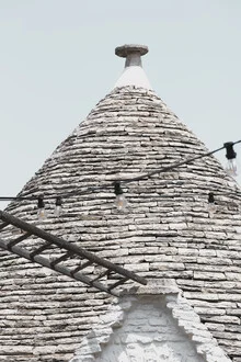 Fotokunst: Blick auf das Dach eines Trullo in Italien, entspannende Atmosphäre.