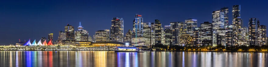 Photo of Vancouver: evening panorama with skyscrapers and tranquil coastline