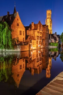Fotokunst von Achim Thomae: Abendstimmung in Brügge mit Kanalreflexion