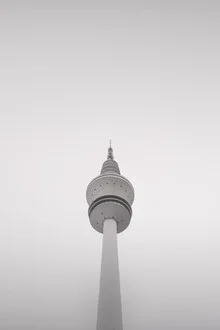 Photo art by Dennis Wehrmann: Hamburg television tower against a clear sky