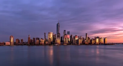 Panoramaaufnahme der New Yorker Skyline mit Wolkenkratzern im Sonnenuntergang