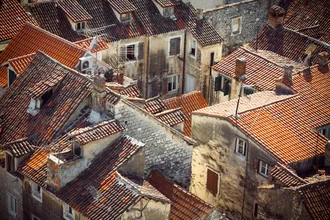 Fotokunst von Dzoni Bagaric: Blick auf die Dächer von Split in Kroatien
