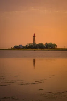 Photo art by Thomas Junklewitz: lighthouse in the evening light with soft colors