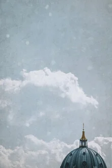 Fotokunst von Steffi Louis: winterliche Stadtansicht mit Wolken über dem Berliner Dom