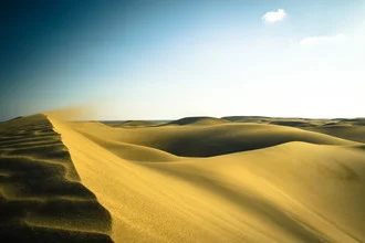 Fotokunst von Dennis Wehrmann: goldene Dünen unter einem klaren Himmel