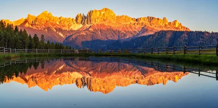 Photo art by Achim Thomae: alpenglow over the Dolomites in autumn