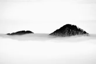 Fotokunst von Sascha Hoffmann-Wacker: Nebel über den Bergen mit sanften Farben