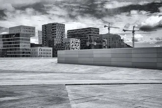 Stadtbild von Saskia Gaulke: moderne Architektur in Oslo mit Hochhäusern und Glas