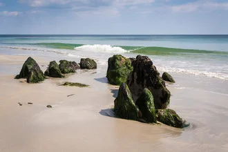 Wandbild von Monika Schwager: ruhiger Tag am Meer mit Wellen und Himmel
