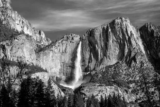 Photo art by Jörg Faißt: Yosemite Falls in calm black and white with majestic mountains