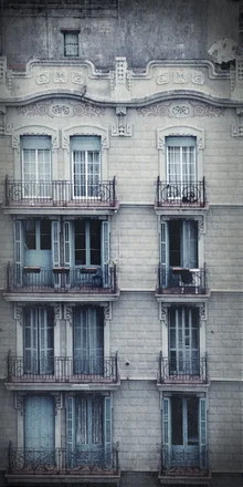 Photo art by Elvira Stürmer: detailed view of a historic facade in Barcelona