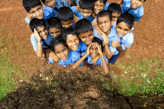 Markus Schieder, Nosy schoolboys of an elementary school in India - Indien, Asien)