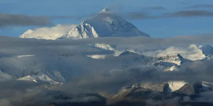 Fotokunst von Tobias Biermann: Blick auf den majestätischen Qomolangma im Himalaya.