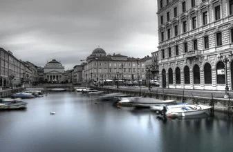 Fotokunst von Björn Groß: ruhige Stadtansicht von Triest in Italien