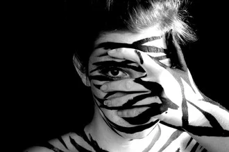 Photo art by Alisa Schätzle: creative body art inspired by black and white zebra patterns
