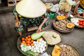 Photo art by Steffen Rothammel: market scene with fresh vegetables in Hoi An