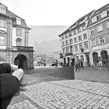 Fotokunst von Sophia Frohmuth: historischer Marktplatz in Heidelberg, Vergangenheit trifft Gegenwart
