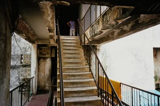 Fotokunst von Jim Delcid: lebhafte Straßenaufnahme aus Phnom Penh, Kambodscha.