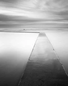 Fotokunst von Ronnie Baxter: ruhige Küstenlandschaft mit Tidenpool in Nordberwick