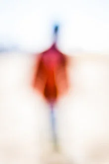 Photo art by Gregor Ingenhoven: woman on the beach, soft colors and relaxed mood