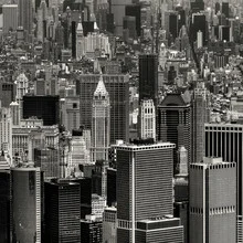 Fotokunst von Regis Boileau: Blick auf die Skyline von Manhattan mit Wolkenkratzern.