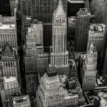 Fotokunst von Regis Boileau: Walled-up Wall Street in New York, Stadtansicht mit ruhiger Stimmung.