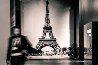 Fotokunst von Sascha Hoffmann-Wacker: Models in Paris vor dem Eiffelturm