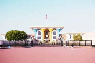 Fotokunst von Eva Stadler: Al-Alam Palast in Muscat, Oman, in warmen Farben