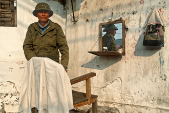 Silva Wischeropp, Strassenfriseur in Hanoi - Vietnam (Vietnam, Asien)