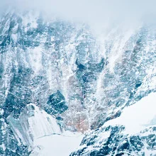 Fotografie von Hannes Ka: steile Bergwand mit Schnee im Winter