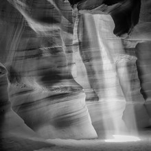 Melanie Viola, ANTELOPE CANYON  Lightbeam black & white