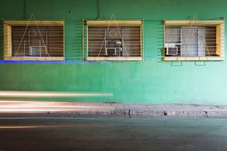 Green facade and headlights - fotokunst von Eva Stadler