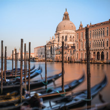 Jean Claude Castor, Venedig - Santa Maria Della Salute mit Gondeln - Italien, Europa)