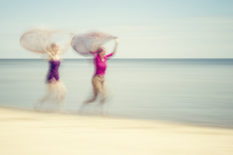 Holger Nimtz, two women on beach #VI - Germany, Europe)