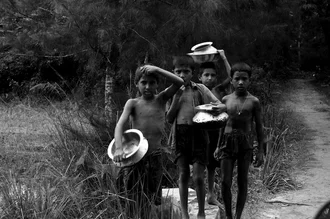 Fotokunst von Sankar Sarkar: eine leise Suche nach Wasser in der indischen Landschaft.