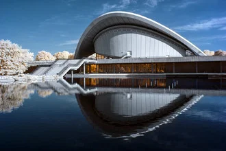 Fotokunst von Holger Nimtz: Infrarotaufnahme der Kongresshalle in Berlin