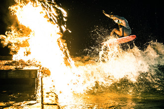 Lars Jacobsen, Eisbach on fire - Serbien, Europa)