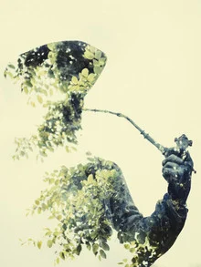 Photo art by Nadja Jacke: Sculpture of the Leineweber monument surrounded by colorful leaves.