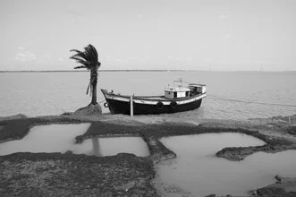 Fotokunst von Sankar Sarkar: eine Insel, die im Fluss zu versinken scheint