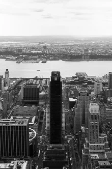 Photo art by Markus Green: black and white shot of a skyscraper in the city