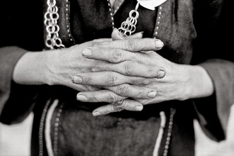 Silva Wischeropp, Working Hands of an Vietnamese Woman (Vietnam, Asia)
