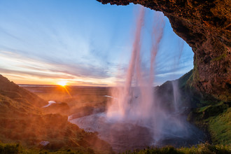 Cyril Hertz, Seljalandfoss at Sunset - Island, Europa)