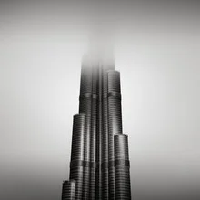 Fotokunst von Ronny Behnert: Burj Khalifa in sanften Nebeltönen