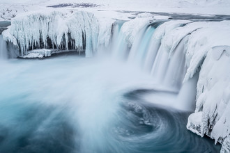 Markus Van Hauten, Arctic waterfall - Island, Europa)