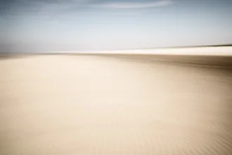 Abstract beach landscape with soft colors and dynamic movements of the sea.