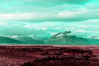 Photo art by Susanne Kreuschmer: Red fields in front of a mountain landscape with clouds.